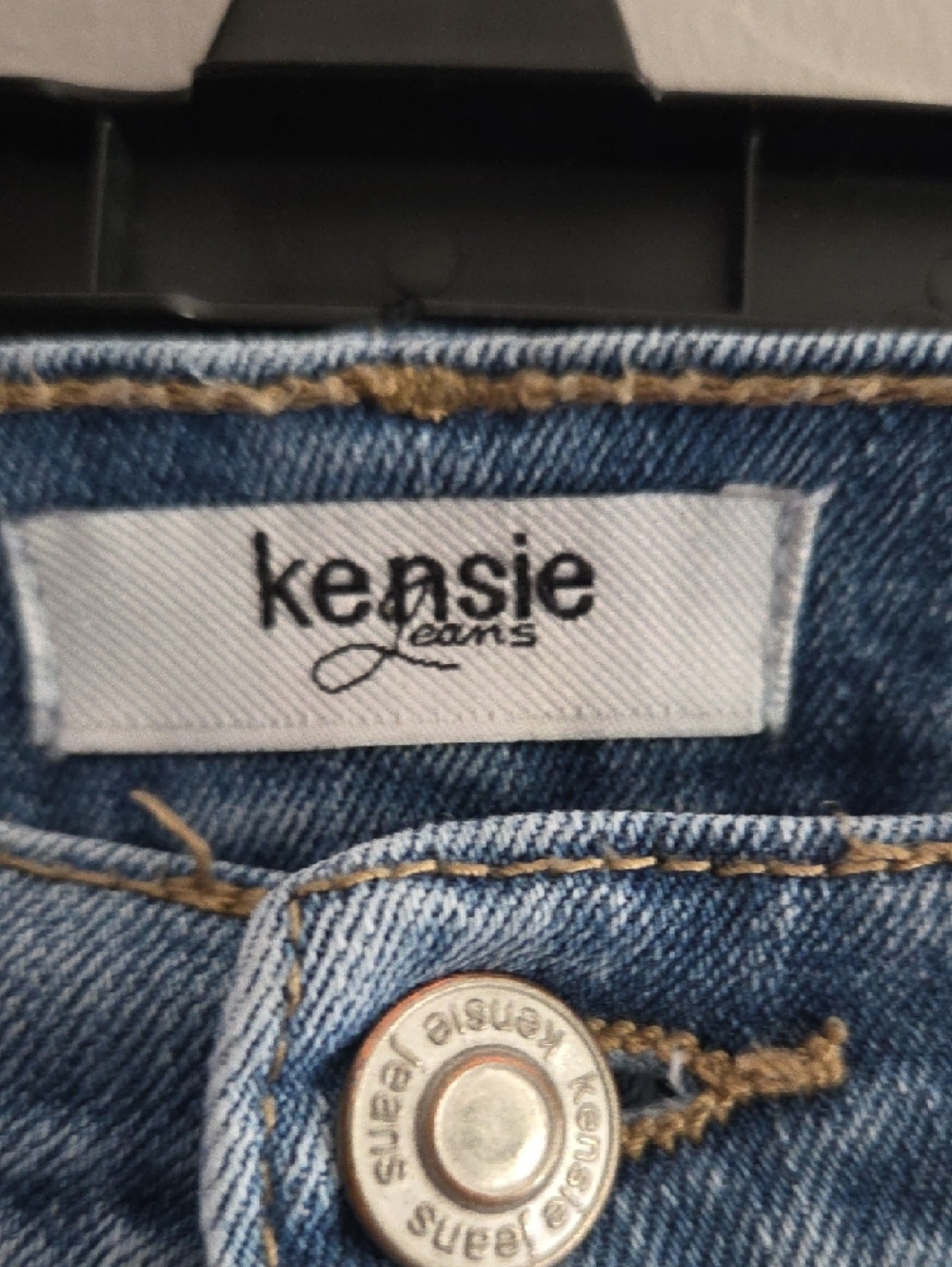 Kensie Vintage Medium Blue Denim Shorts with Rolled Hem Size 8 One Owner EUC - Picture 3 of 7
